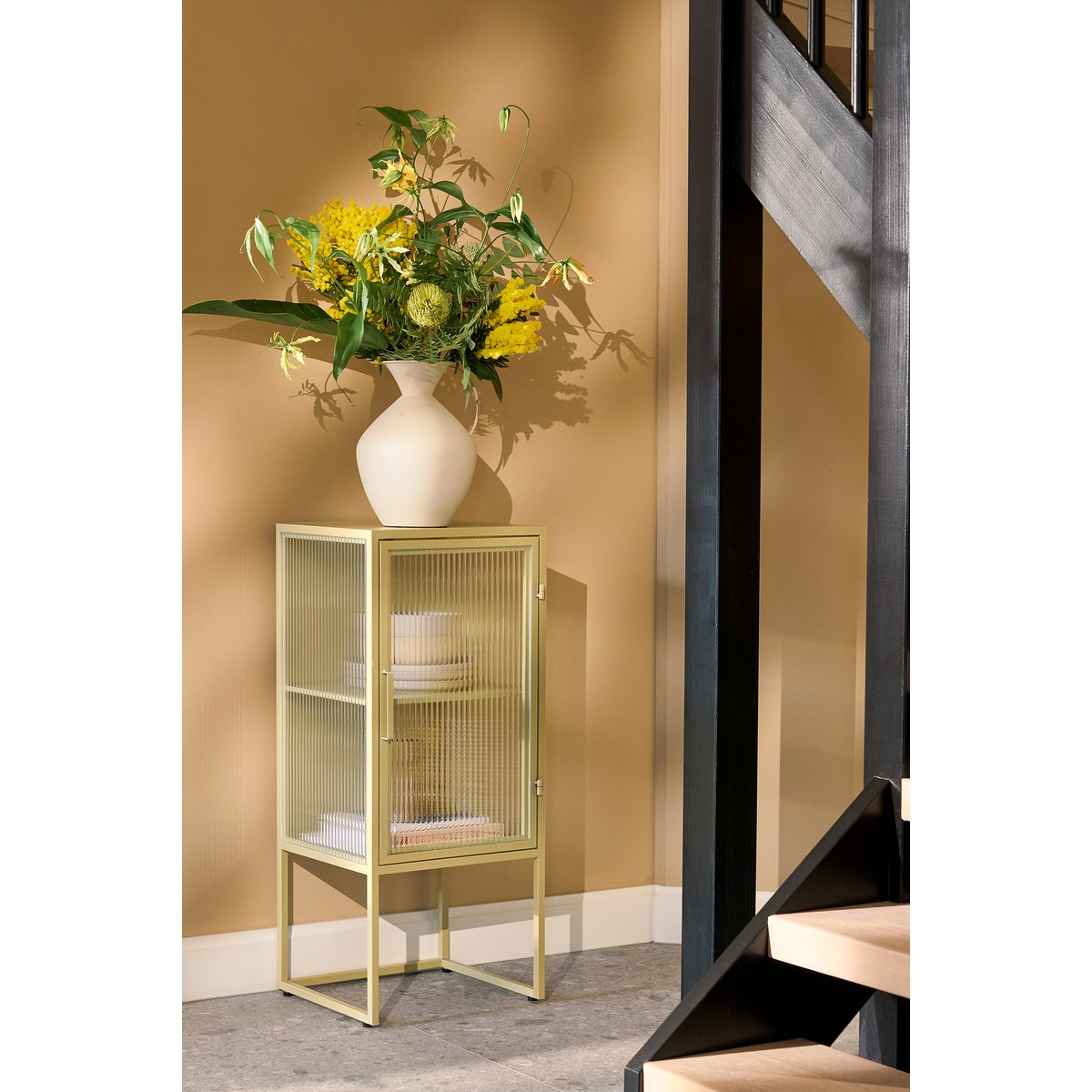 Clifton Opbergkast – Beige, Stijlvol design met geribbeld glas